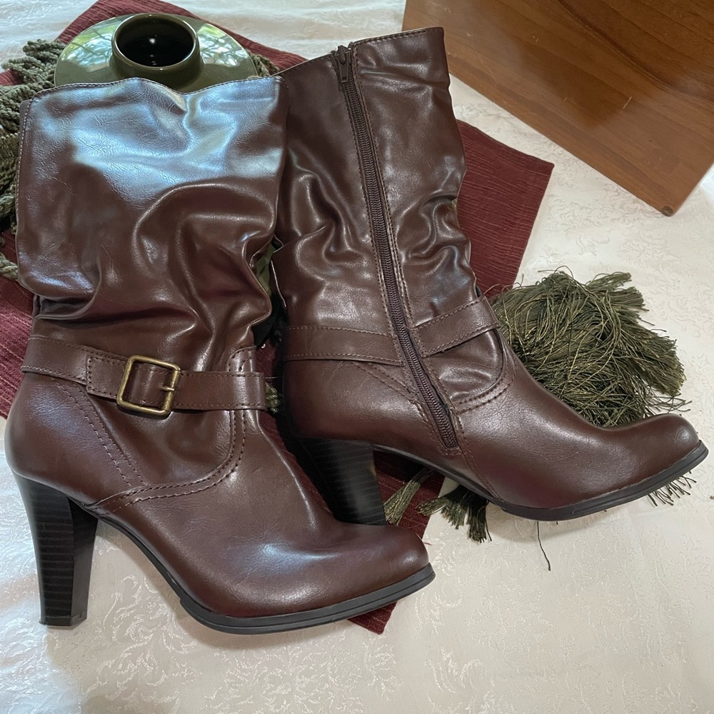 Item #31. Arizona Jean Co. Brown boots